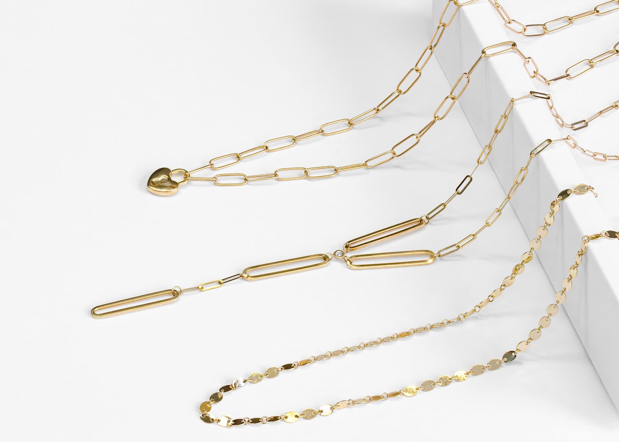 1-necklace-trends-that-never-go-md.jpg