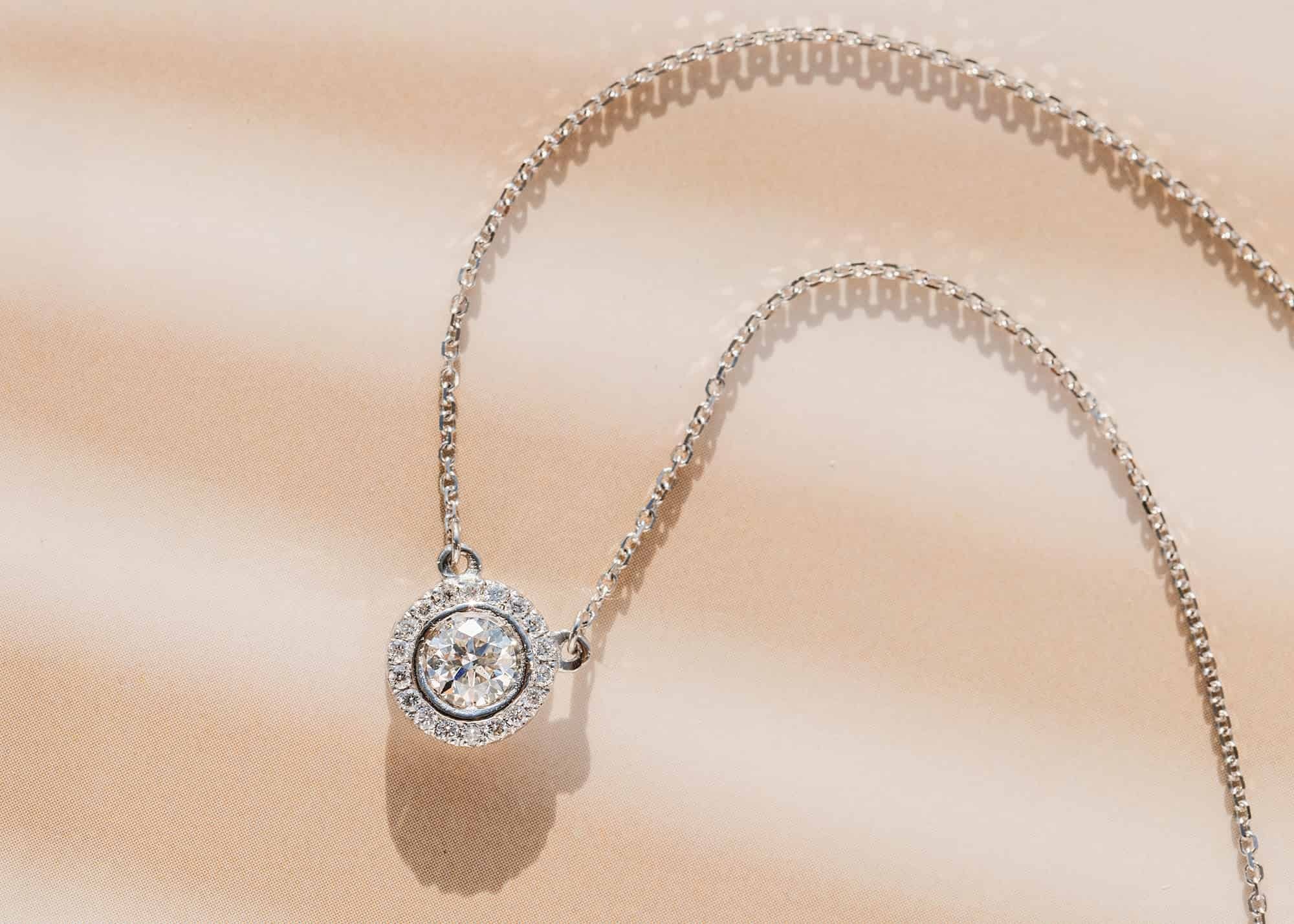2-understanding-a-diamond-pendants-md.jpg